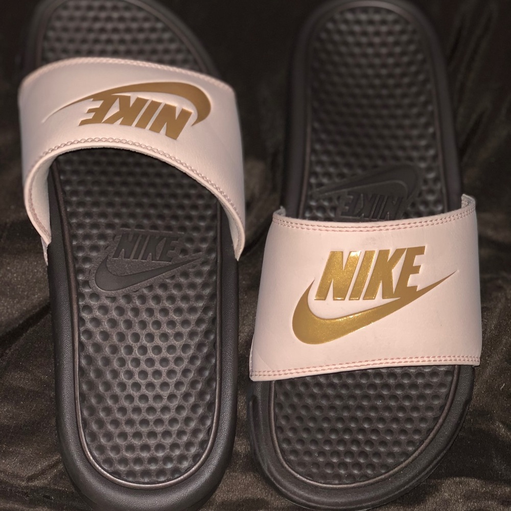 SOLD!!!Women Nike Benassi JDI Women's Slide Sandal